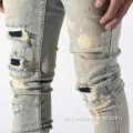 Jeans reparados de flacos blanqueados desteñidos